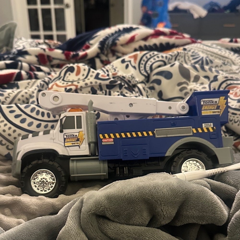 Tonka Mighty Fleet Bucket Truck toy - Blue and White